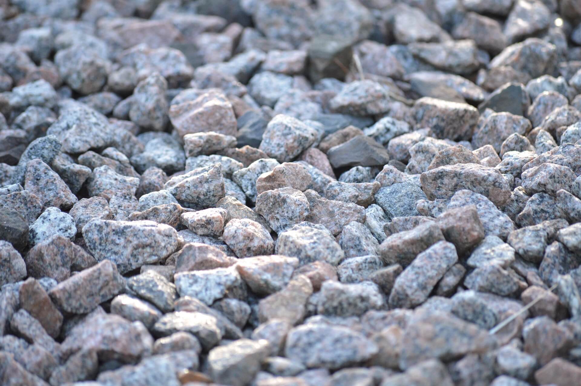 Jual batu belah satu dari sekian banyak jenis material yang cukup banyak dicari. Kenapa ya bisa begitu?